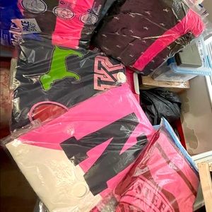 Do not buy! VS PINK Varsity & University blankets! Serious Buyers Message Please